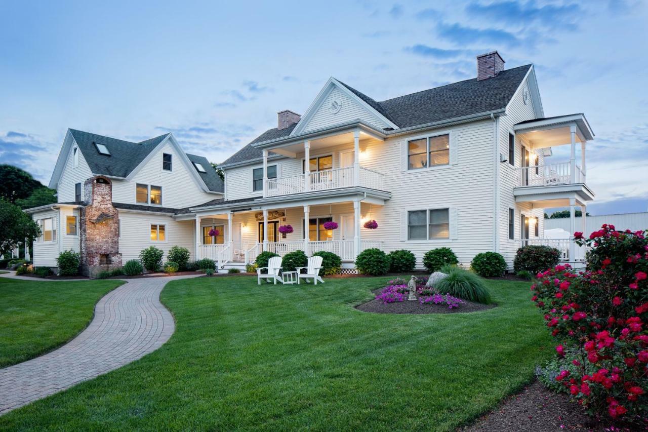 Inn At Harbor Hill Marina Niantic Exterior photo